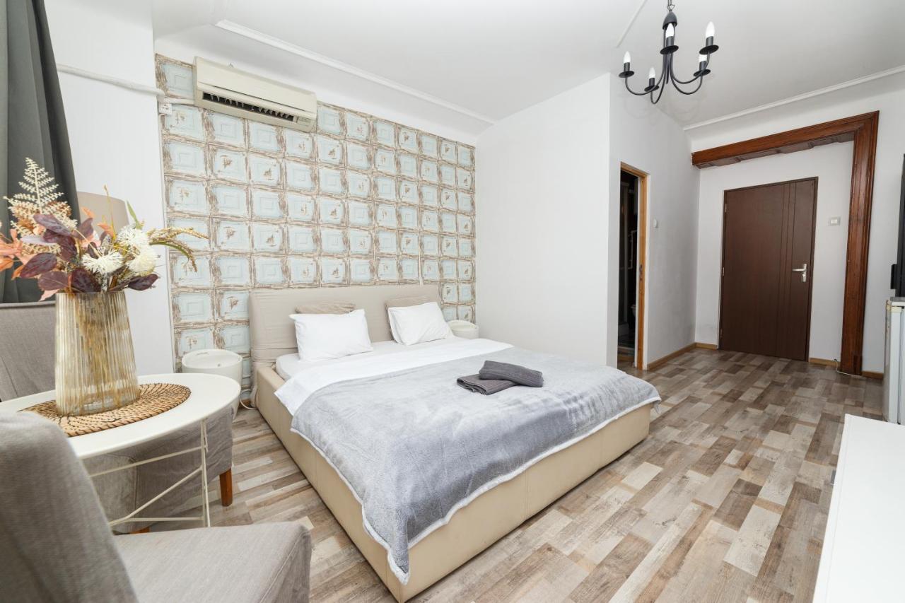 Color Apartments Street Blanari 12 Бухарест Екстер'єр фото