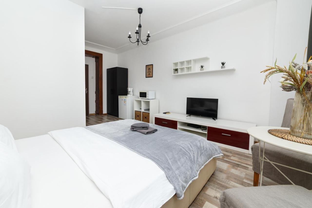 Color Apartments Street Blanari 12 Бухарест Екстер'єр фото