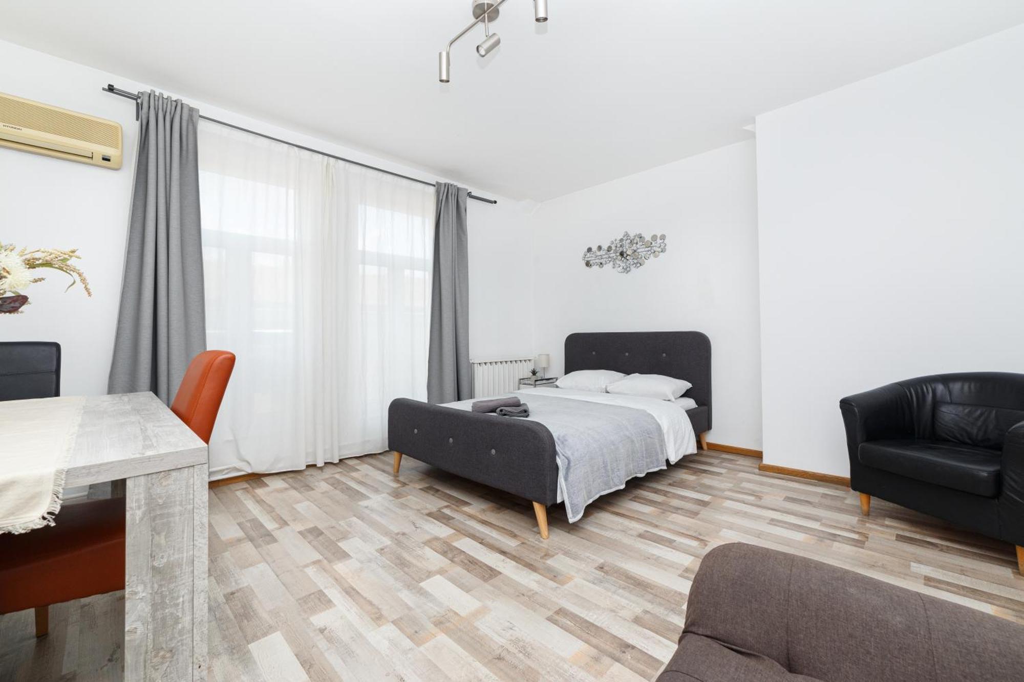 Color Apartments Street Blanari 12 Бухарест Екстер'єр фото