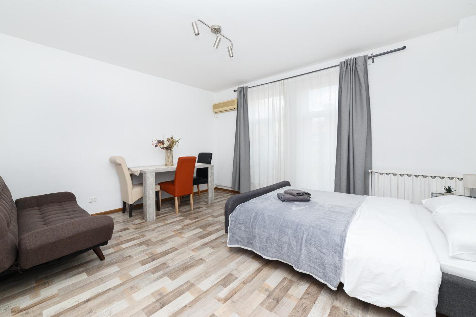 Color Apartments Street Blanari 12 Бухарест Екстер'єр фото